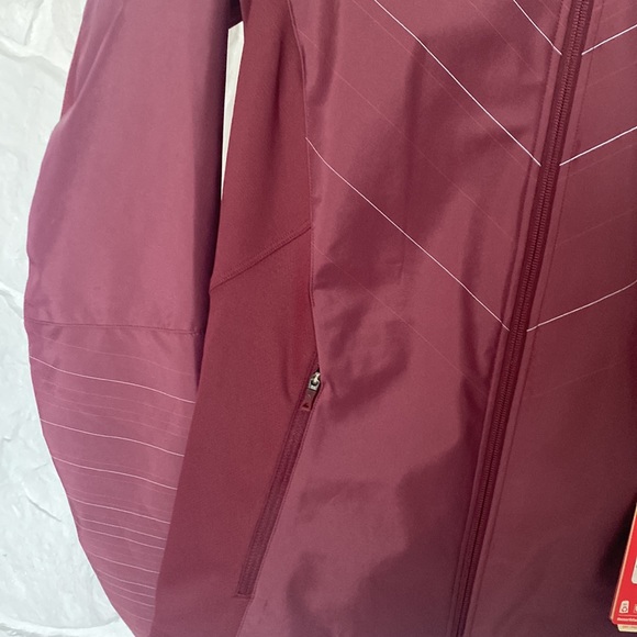 New with Tags The North Face Deep Garnet Red Running W Isotherm jacket - Picture 9 of 16